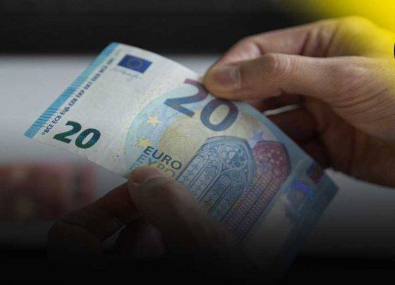 El euro pierde 1% frente al dólar por la guerra en Ucrania